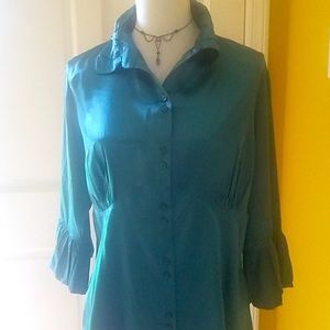 🥀Fabulous Emerald satin blouse